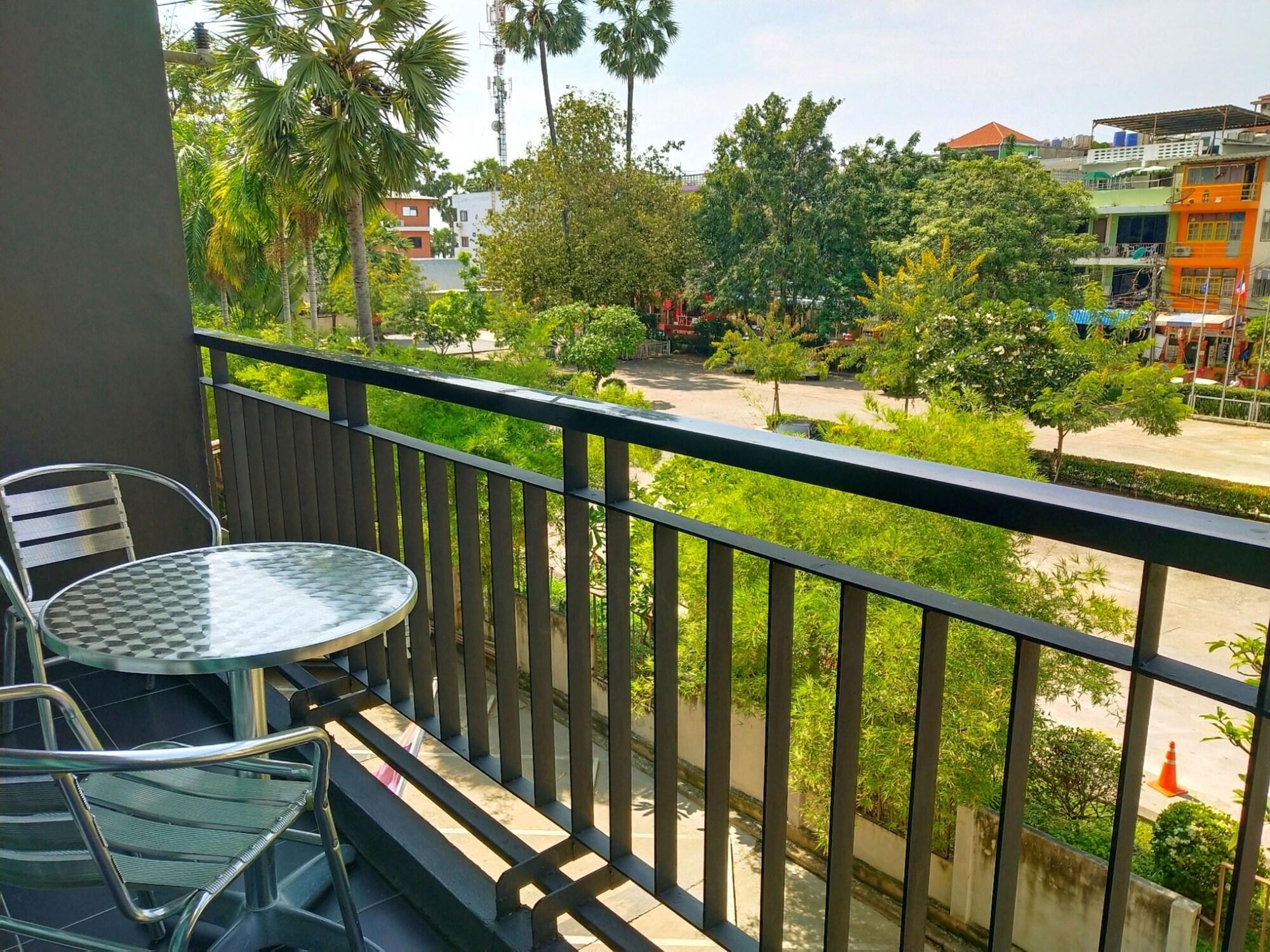 Inn Place Serviced Residence Паттая Екстер'єр фото